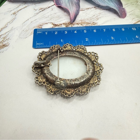 Floral Brooch Pin Pendant Vintage Oval Gold Tone Blue Purple Flower Design - Picture 5 of 10